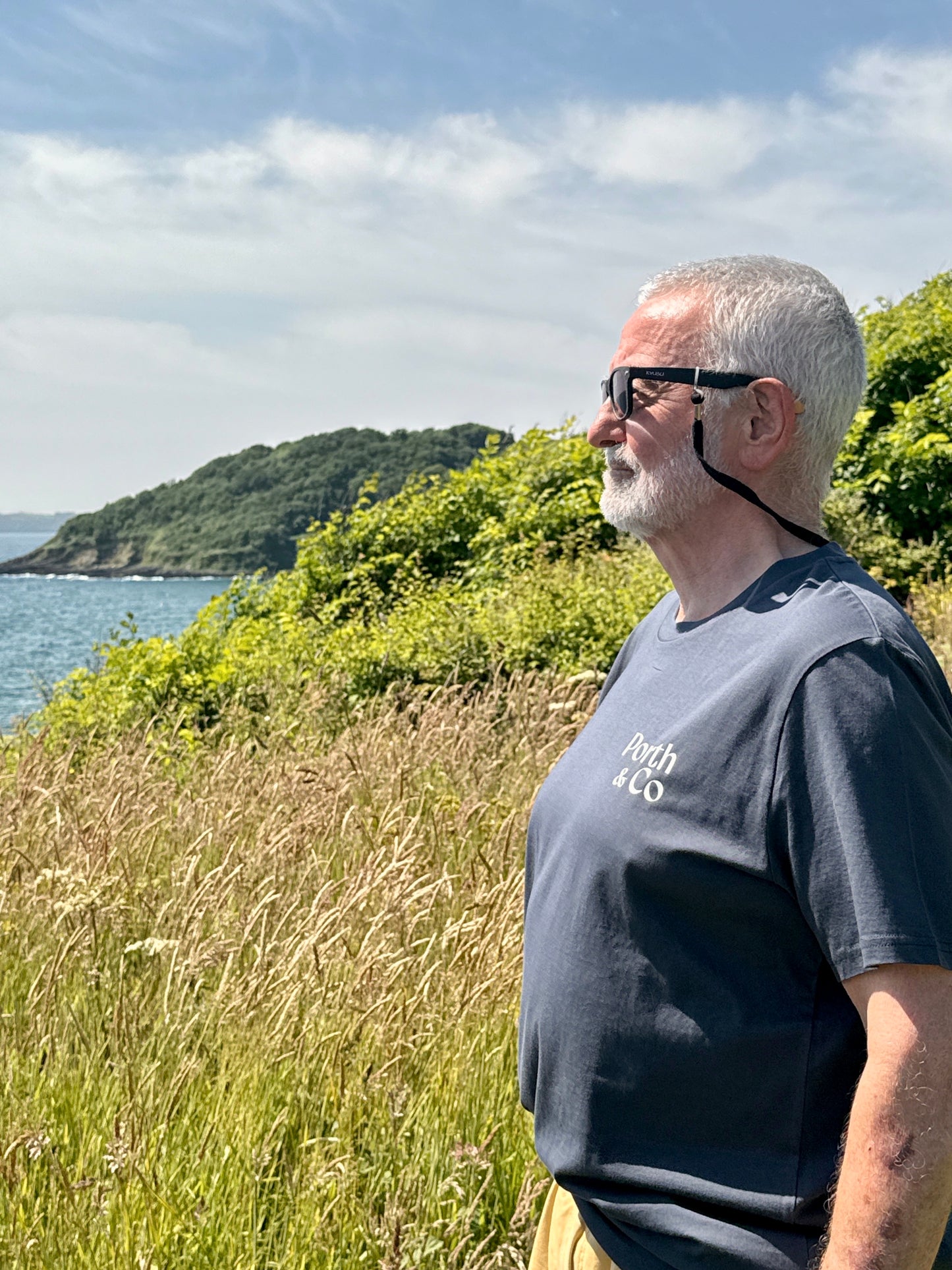 OUT ON THE RAN TAN UNISEX T-SHIRT - CHARCOAL GREY