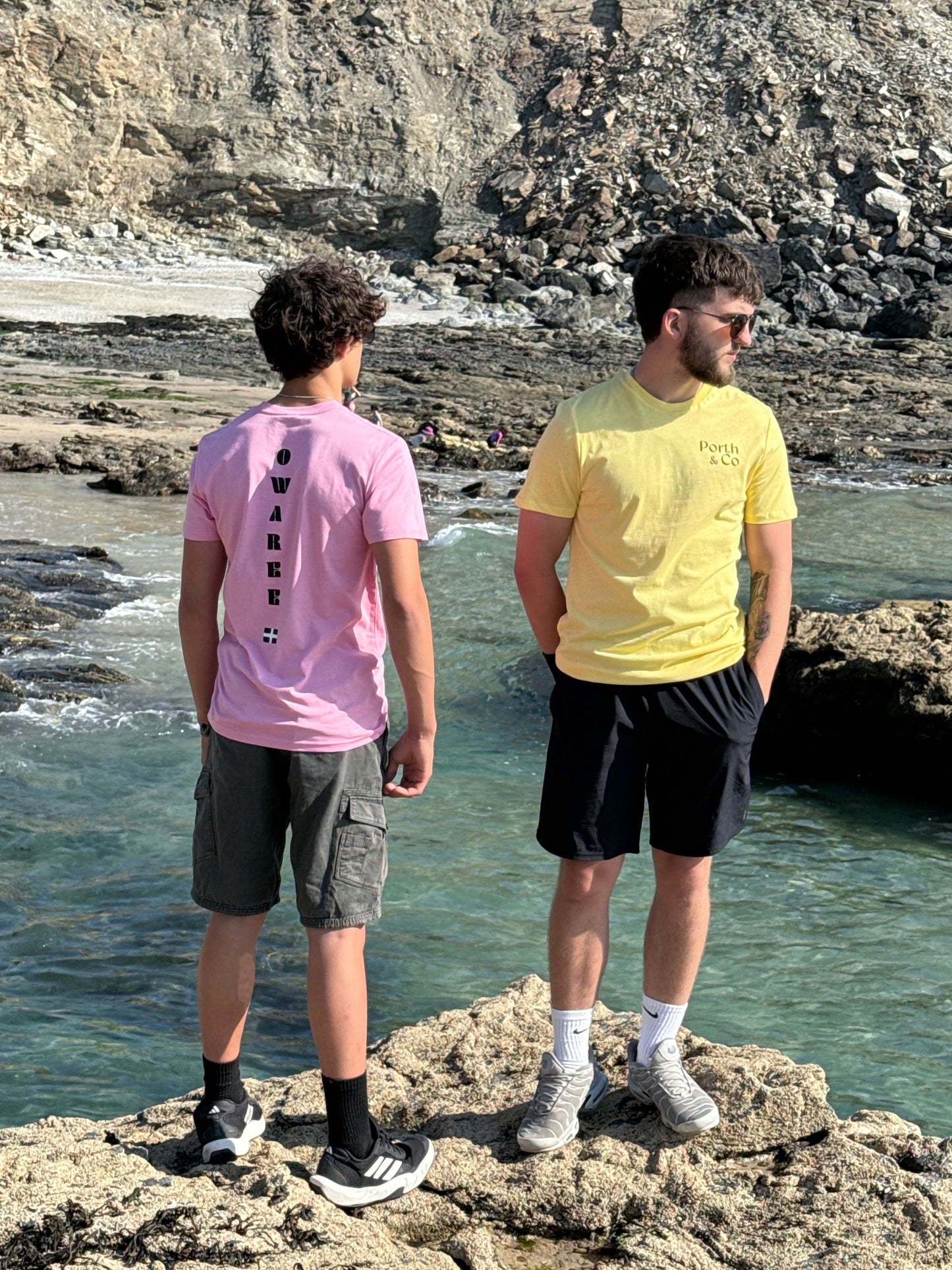 OWAREE (HOW ARE YOU) UNISEX T-SHIRT - PINK